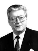 Heinz Meyer Kreispräsident 1989 - 1990. <b>Gudrun Schlüter</b> - Heinz%2BMeyer-width-135-height-180