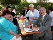 Ministerpräsident Carstensen beim Besuch der Burg Frischlinge e.V.